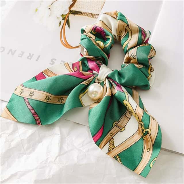 Kort Halstørklæde I Ridestil Med Scrunchie